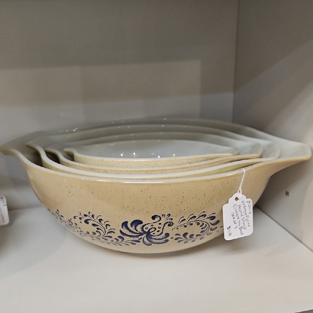 Pyrex Mixing Bowl Set - Cream and Blue